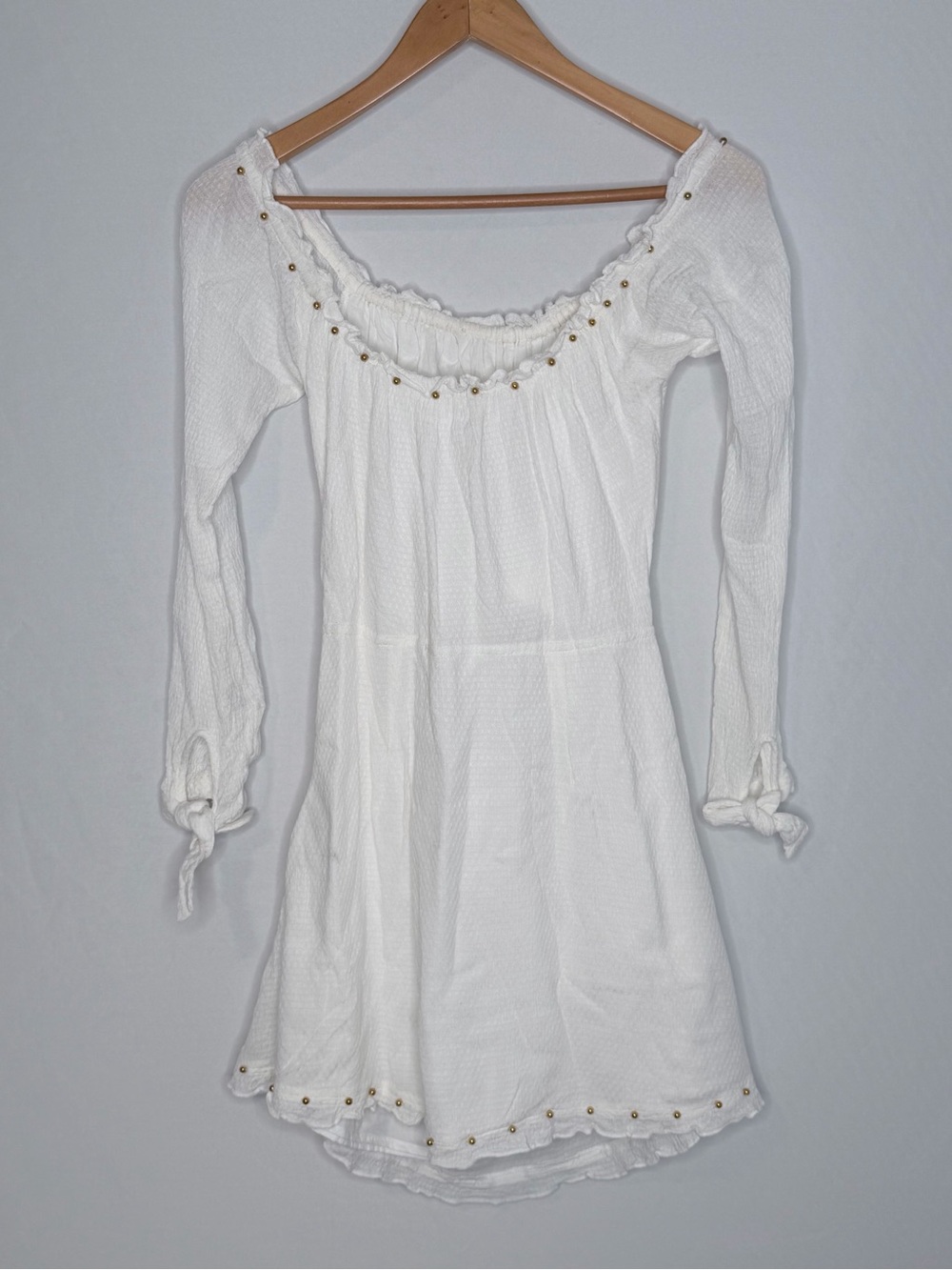 LOVERS + FRIENDS WHITE OFF THE SHOULDER TIE-FRONT SUNRISE DRESS. Size Medium. - Picture 10 of 16